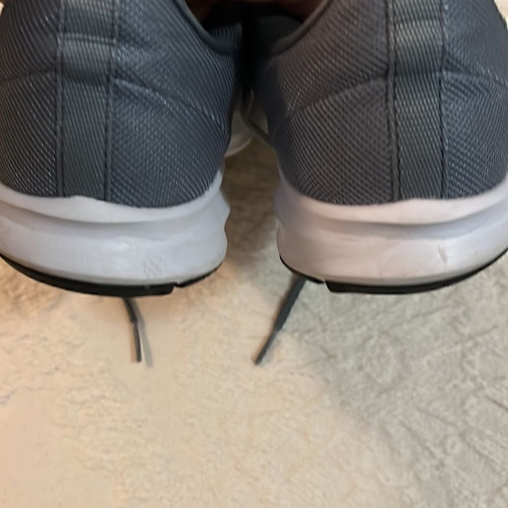 Nike - Picture 3 of 6